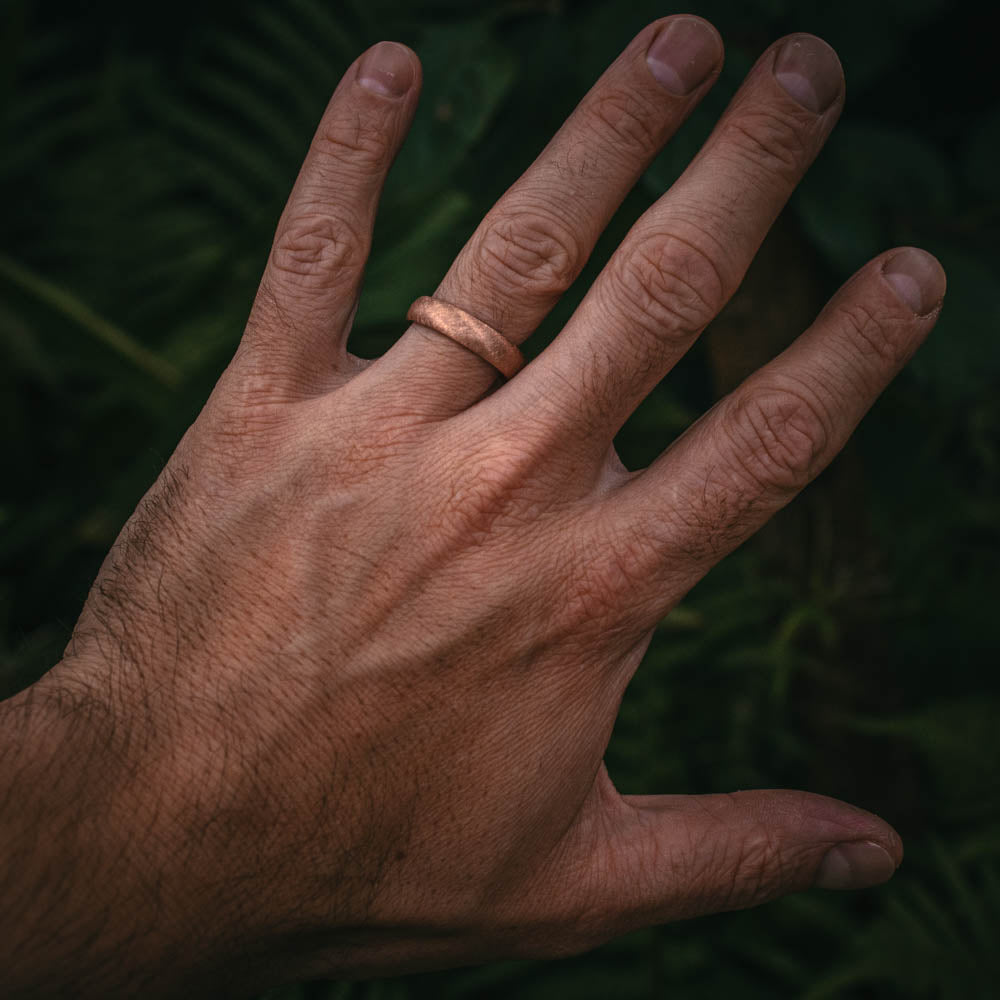 Criss-cross textured wedding band