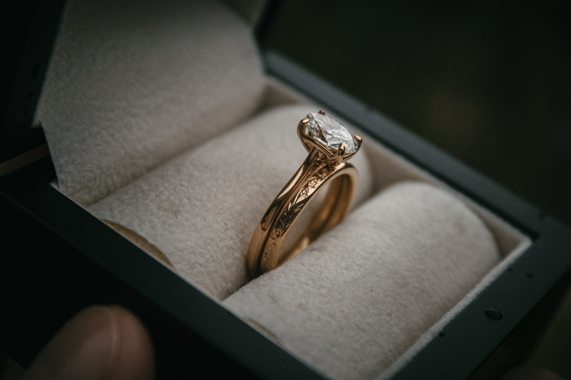 Oval diamond with engraved wedding band