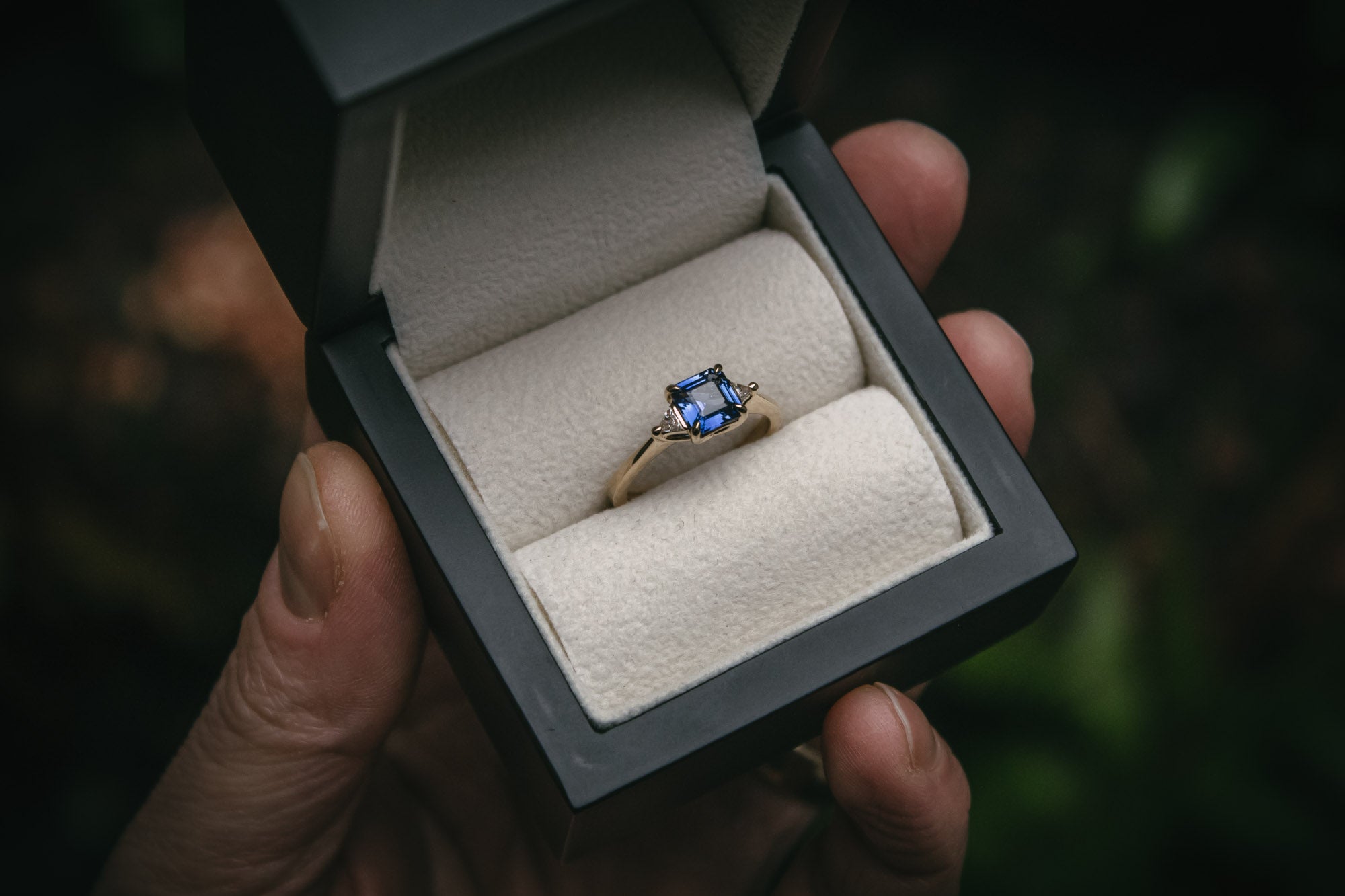 Cornflower Blue Sapphire & Diamond Engagement Ring