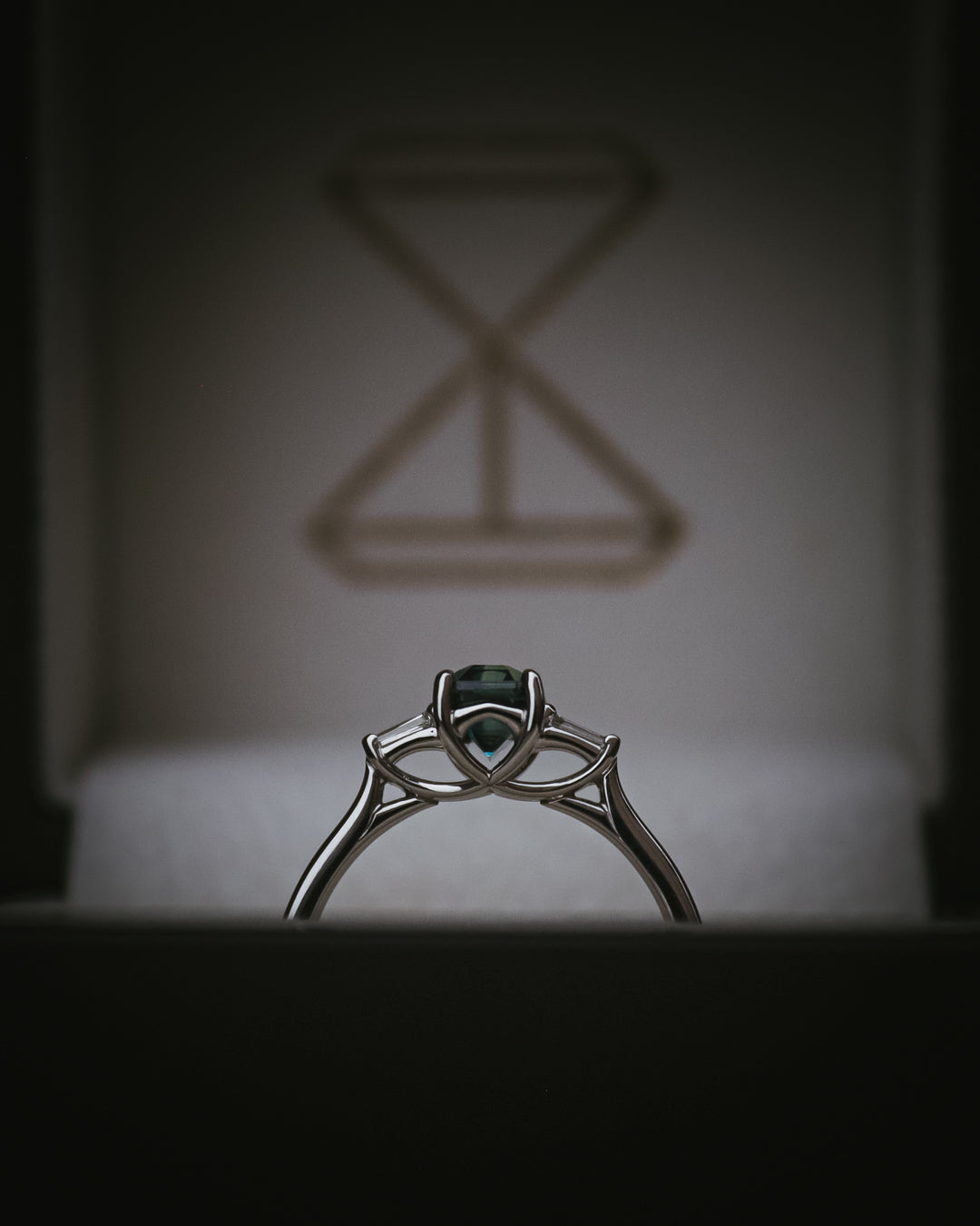 Sròn octagon step-cut teal sapphire ring Arc setting profile detail
