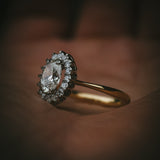 Flùr oval diamond cluster ring in 18ct yellow gold and platinum; side profile
