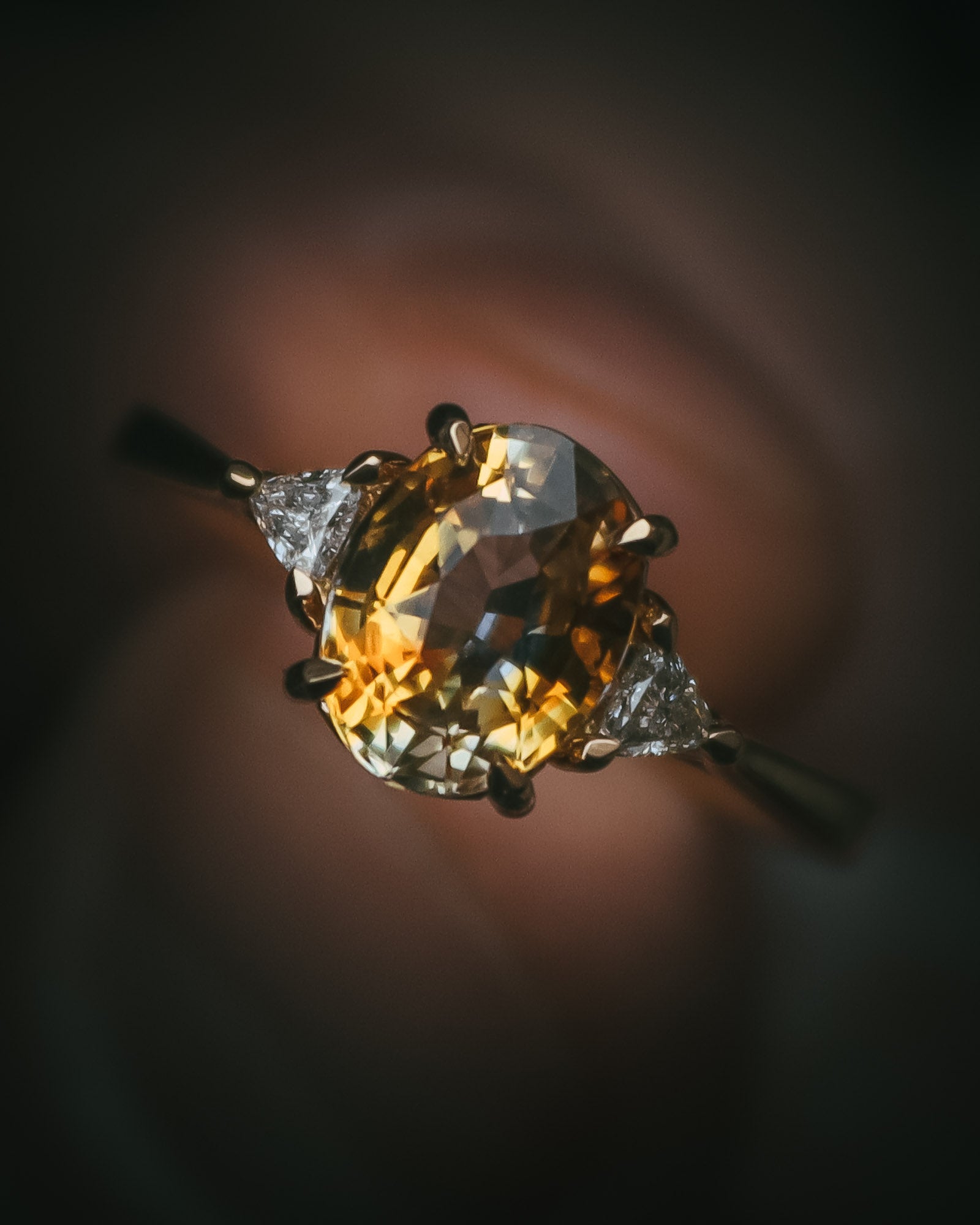 Fidra oval bi-colour sapphire ring; close up